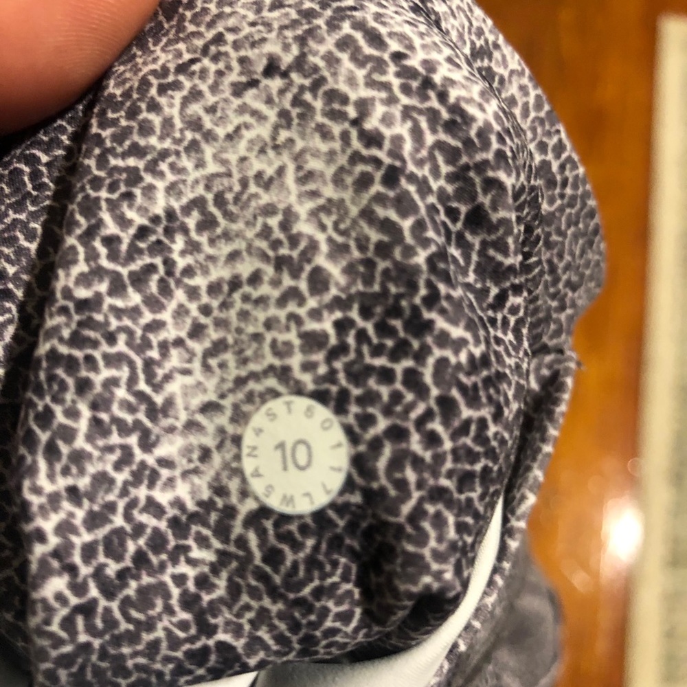Fast and Free right. 25” inseam. Size 10.